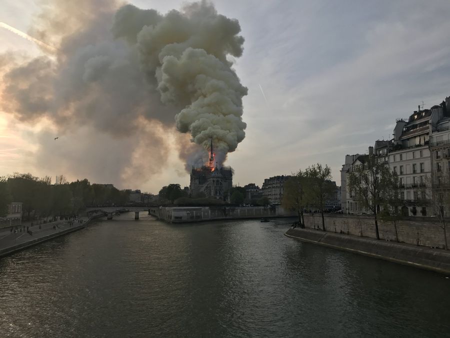 Smoke from the Notre-Dame fire over the Seine