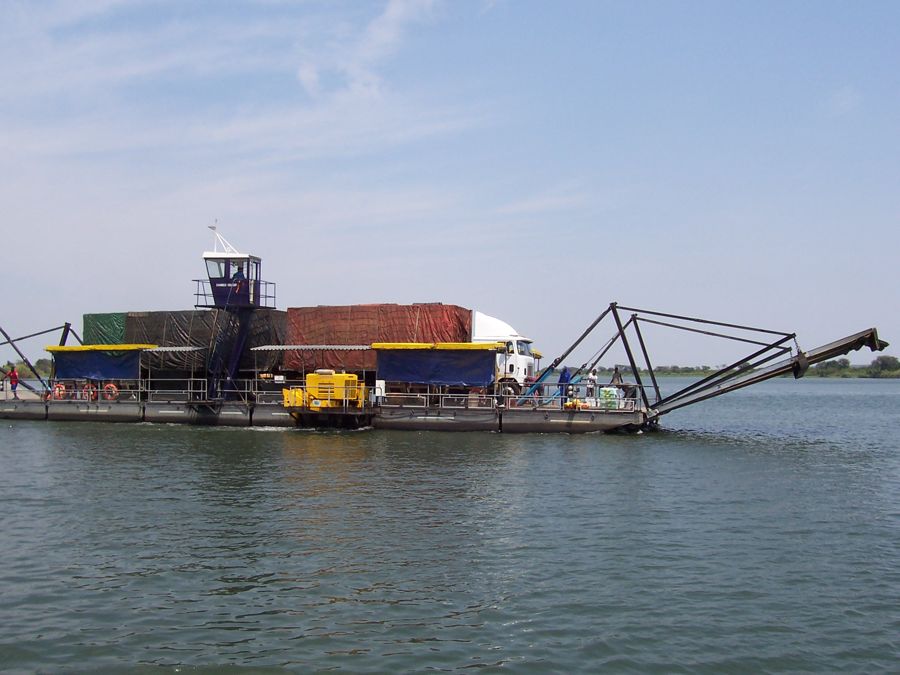 The Kazungula pontoon on the Zambezi